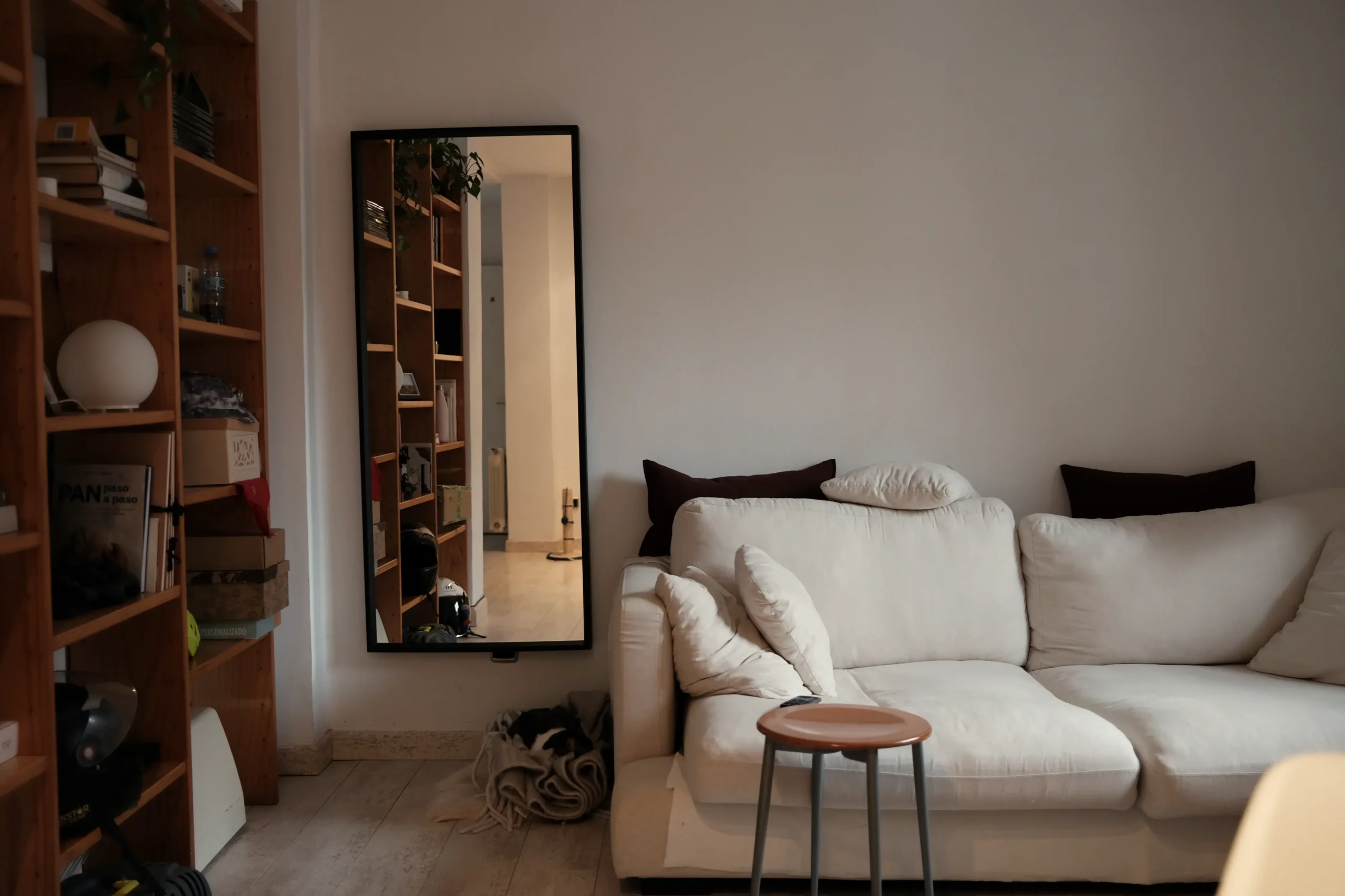 Reforma integral de piso en Gipuzkoa con diseño interior cálido y personalizado